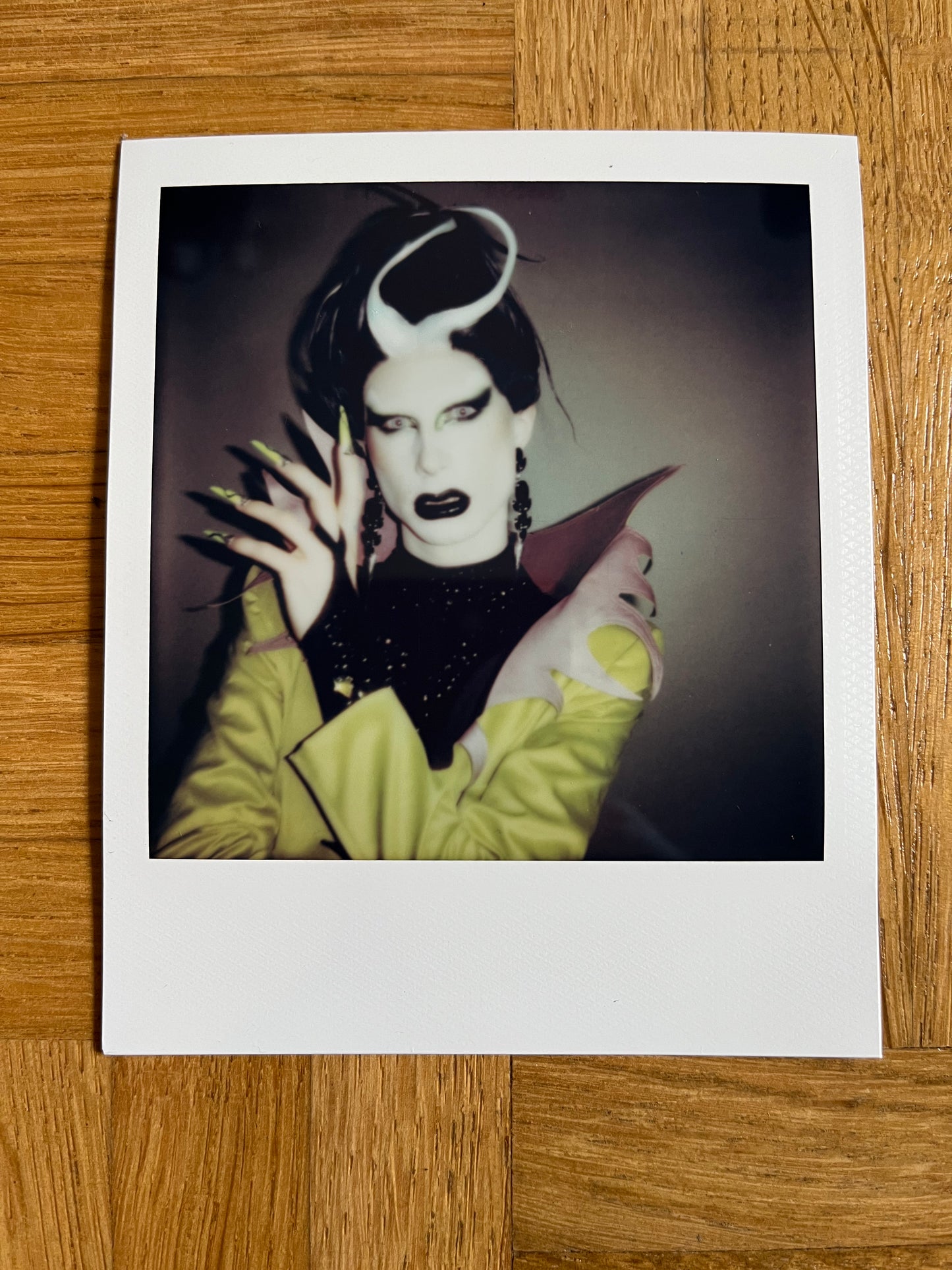 Metamorkid Signature Polaroid NR 16